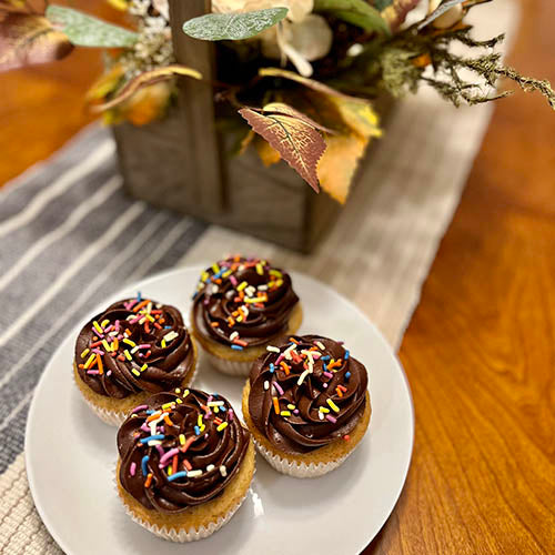 Vanilla Cupcakes (4 Frosting Choices)